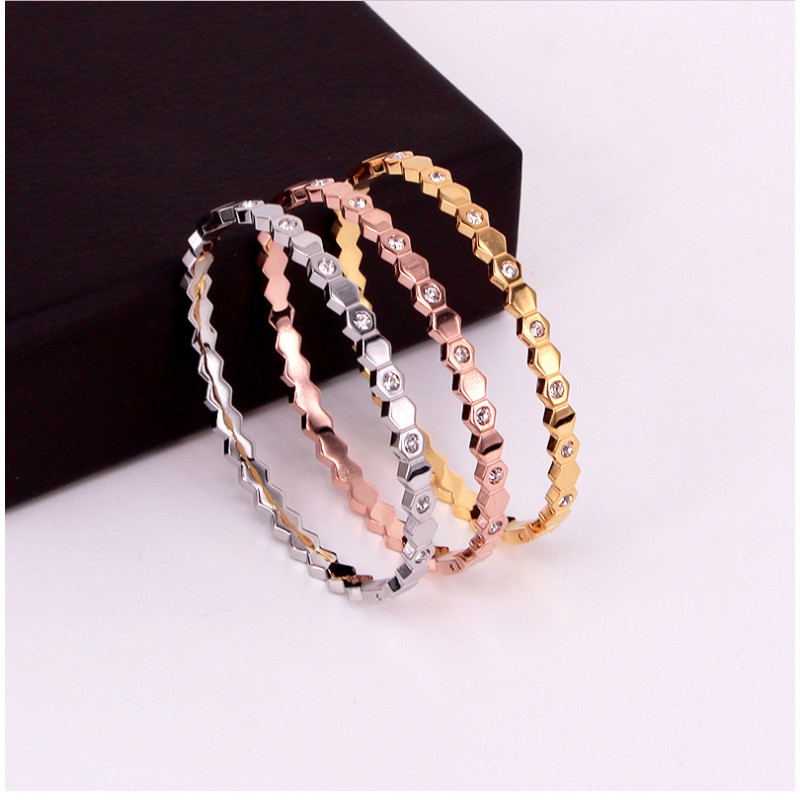 Vòng Tay Titan Nữ Ko Đen Kiểu Tổ Ong Đính Đá Nhân Tạo TT 4063