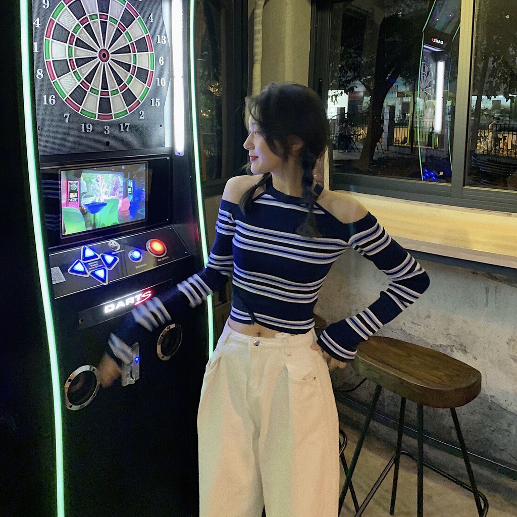 Áo croptop tay dài kẻ ngang khoét vai