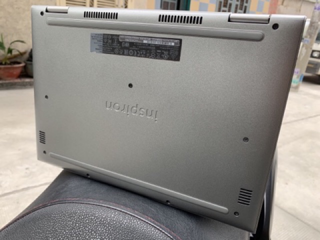 Laptop Dell Inspiron 13 5378-C3TI7007W (13.3" cảm ứng/i7-7500U 2.7 GHz - 3.5 GHz/8GB RAM/256GB SSD