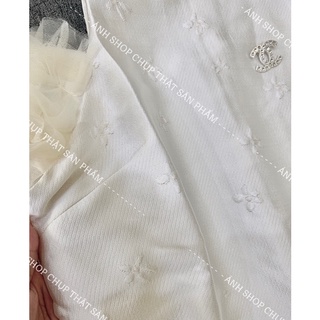 Váy gấm hoa nổi tay bèo ( ảnh shop chụp thật - k kèm tag cài áo )