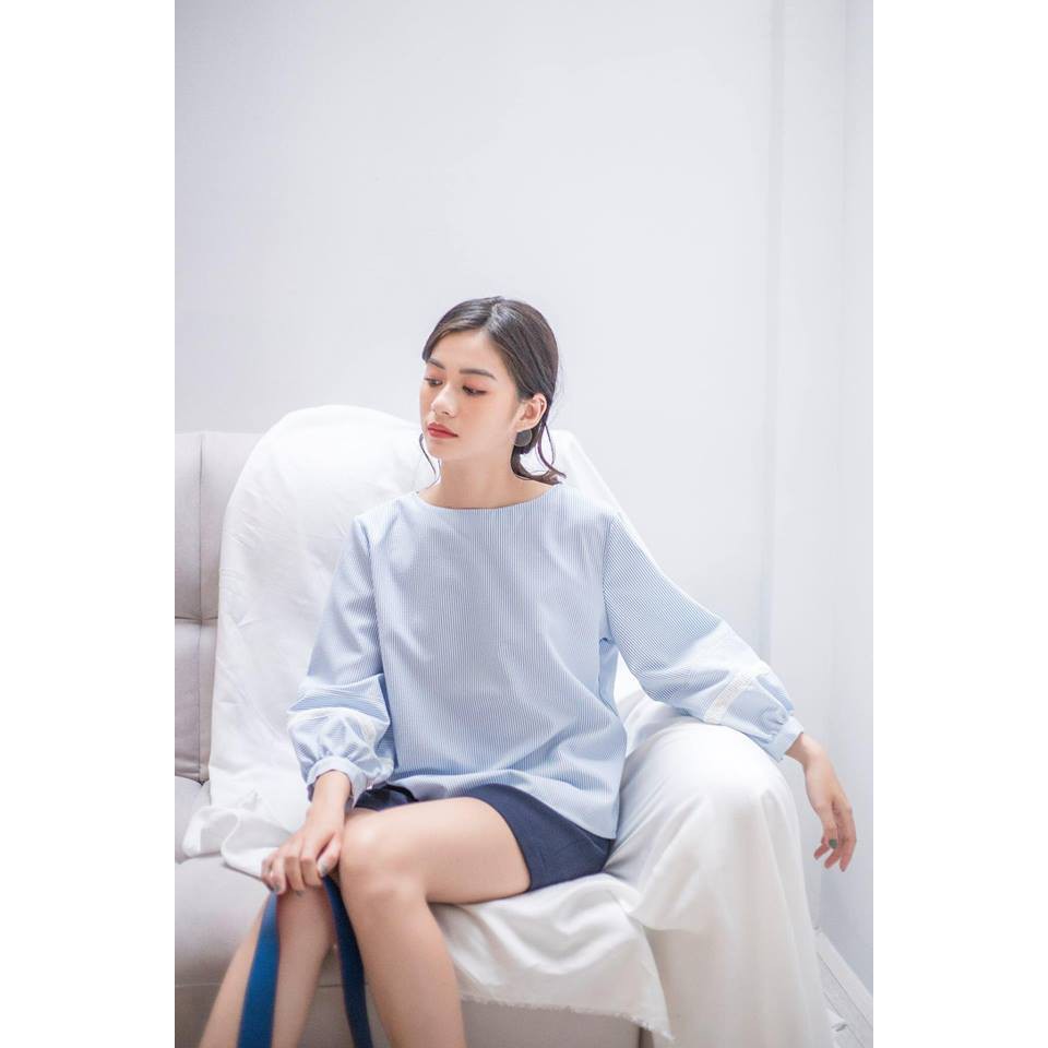 Áo dài tay xanh sọc phối ren kiểu Hàn Quốc