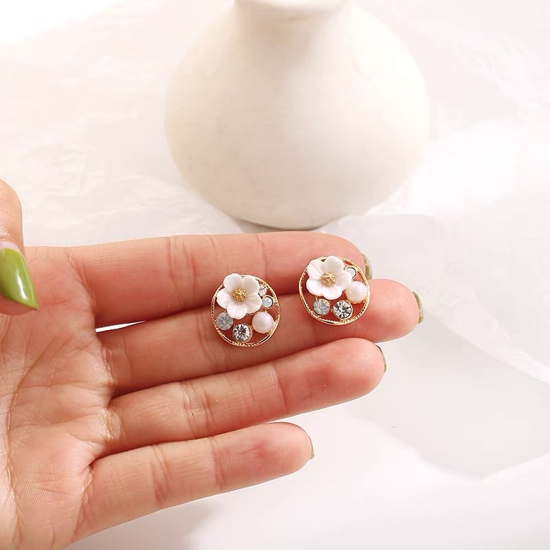 Hoa tai đính hạt và hoa - Maben