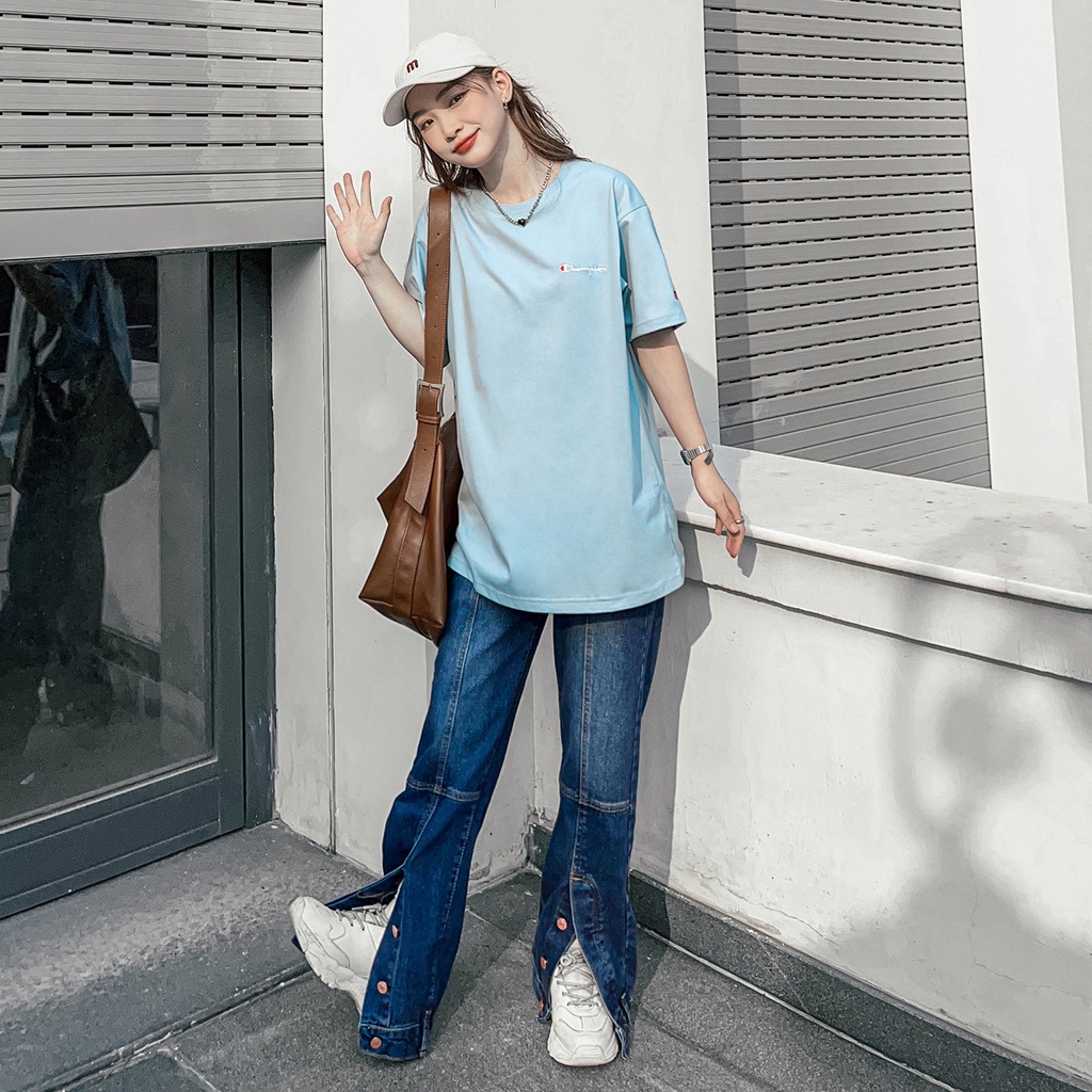 Áo Thun Champion Màu Xanh Trời Thêu Chữ Màu Trắng Chất Liệu 100% Cotton Thoáng Mát Form Rộng Thoải Mái