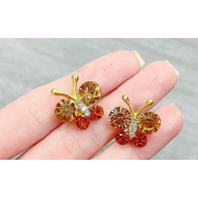 Charm  bướm nhí gắn dép havaianas có 6 màu như hình  , mẫu mới có sẵn , link chỉ bán charm k kèm dép