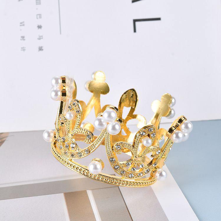 Trang trí vương miện nhỏ vàng