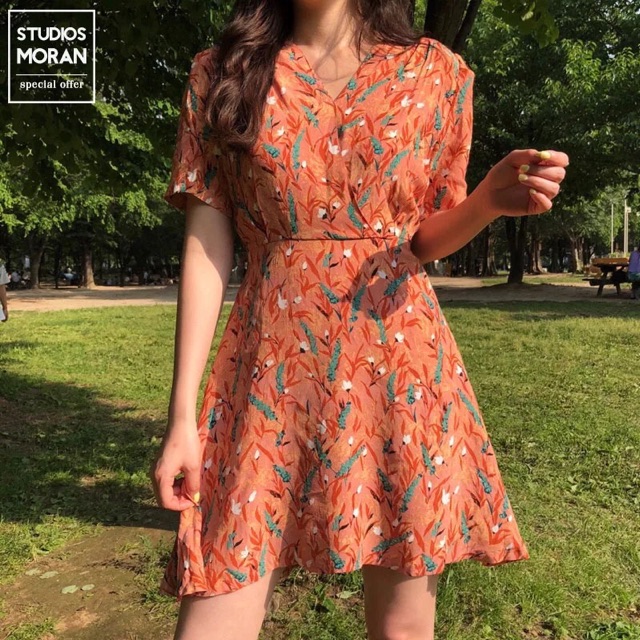 VÁY MORAN HOA NHÍ ORANGE CỔ V