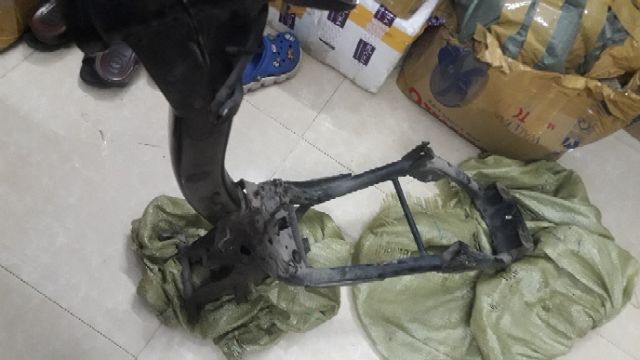 Khung sườn wa hay rs rin rã xe.Còn nguyên xi rin,có trầy .