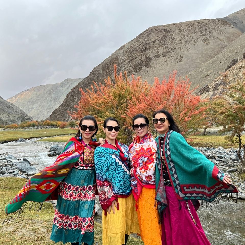 Khăn áo choàng boho thổ cẩm nữ mùa thu đông áo choàng len dạ dày poncho khoác ngoài - Mã LE55 The Collar Box