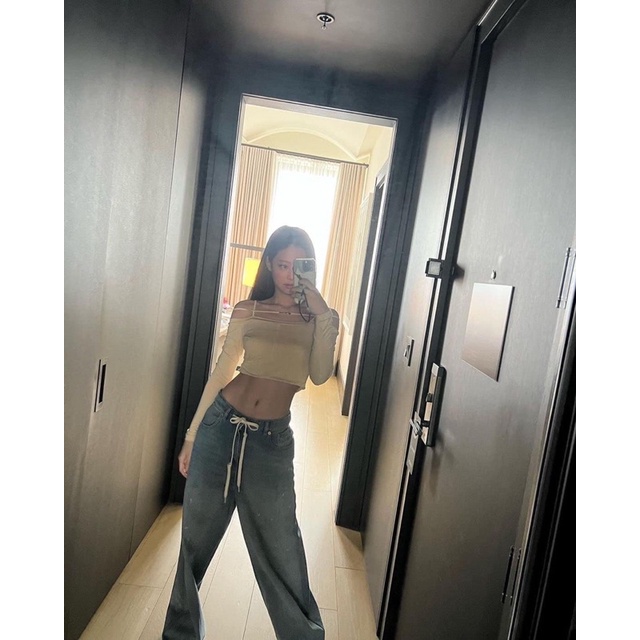 Set áo Jacquemus và Quần jeans buộc dây giống Jennie Blackpink, Taeyeon SNSD,Yunjin LE SSERAFIM