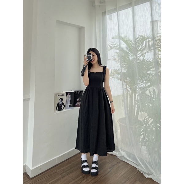 Đầm maxi hai dây phong cách Hàn Quốc trẻ trung.