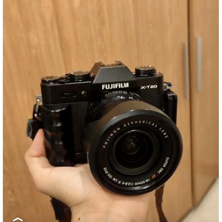 Combo máy ảnh xt20 có G-plate và lens 18-55 fujinon - tặng thêm 2 nút bấm cùng hộp chống ẩm, ẩm kế và 0.5kg hạt chống ẩm | BigBuy360 - bigbuy360.vn