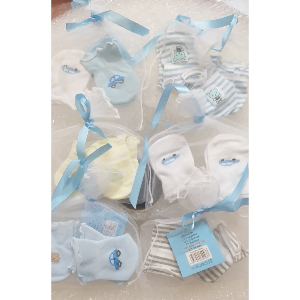 Set Tất kèm Bao tay  hoặc set 2 bao tay len đựng túi lưới cao cấp cho bé sơ sinh 0-6 tháng(mẫu ngẫu nhiên)