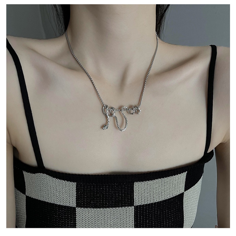 Vòng cổ Xương Rắn Thời Trang Đường Phố Cá Tính
