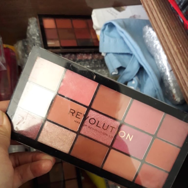 Bảng màu mắt revolution mỹ