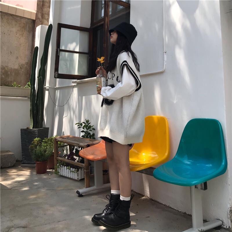 Áo gile len viên tay cổ đen trắng số 23