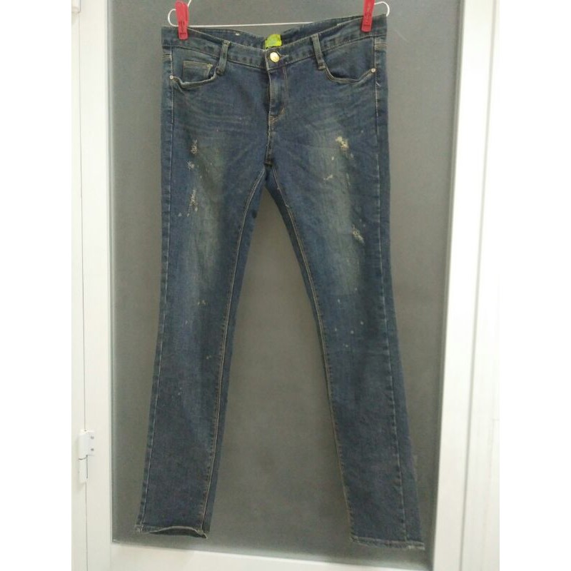 M10.  Quần jean size 28. Hàng thùng đã cũ