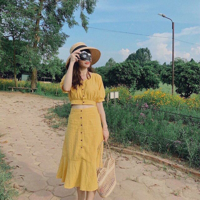 Set áo crop gài nút váy đuôi cá vàng mơ