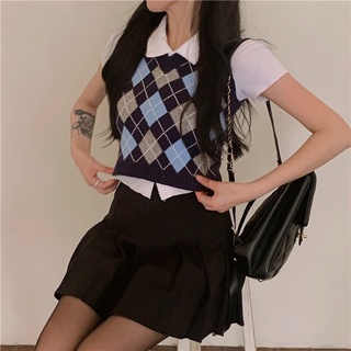 Áo ghile len dáng croptop hình quả trám xu hướng