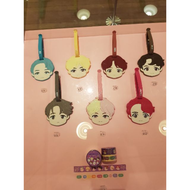 Thẻ tên gắn vali BTS luggage tag House of BTS pop up store chính hãng