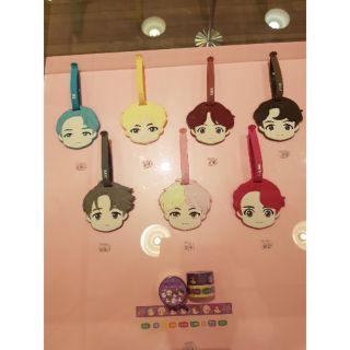 Thẻ tên gắn vali BTS luggage tag House of BTS pop up store chính hãng