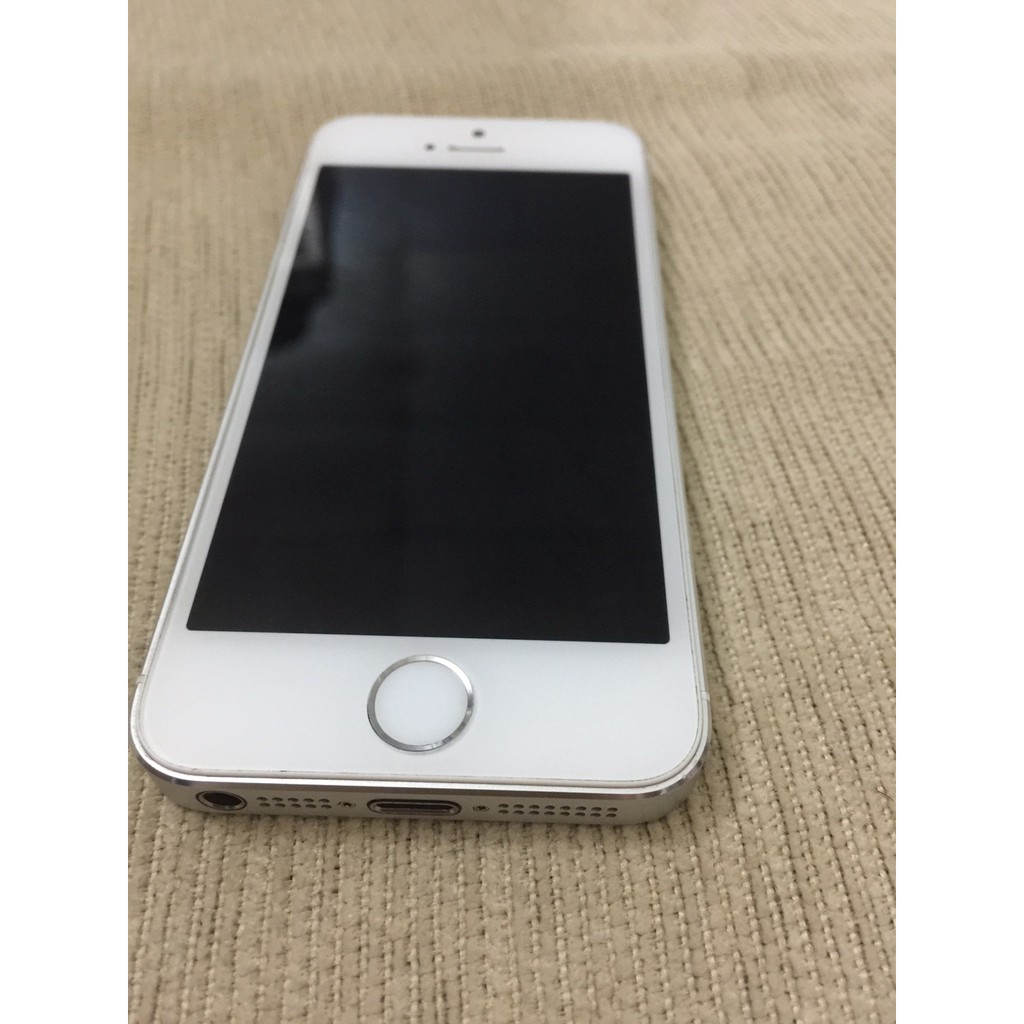 iphone 5s 16 gb ,màu vàng ,máy zin ,vân tay nhạy,máy đẹp(tặng kèm đầy đủ phụ kiện )