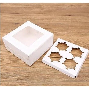 Hộp 4 bánh cupcake kích thước 16*16*7.5cm