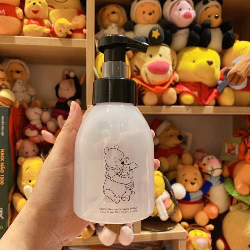 Bình nhựa xịt có vòi gấu Pooh