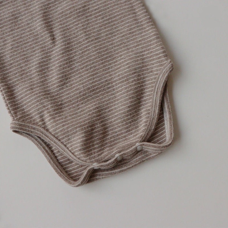 Set bodysuit kèm quần hoạ tiết kẻ ngang đáng yêu cho bé