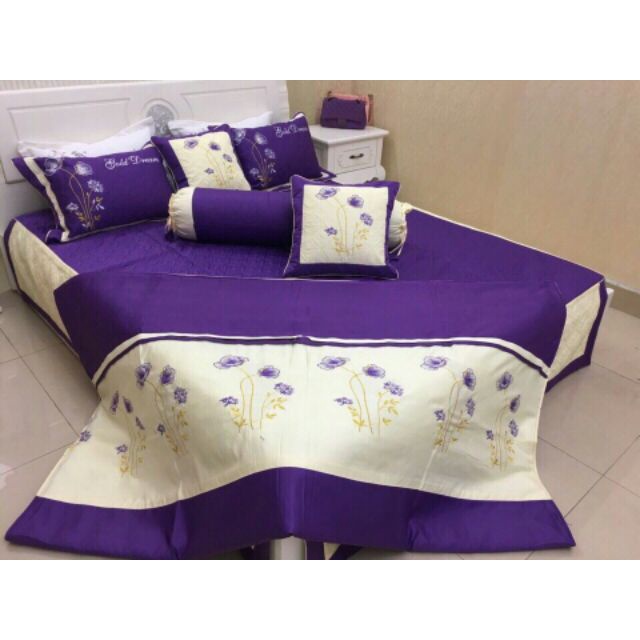 Bộ chăn ga cưới satin thêu hoa 7 món Chất liệu: 100% Satin Poly, độ bóng sang trọng, mềm mại không phai màu không xù