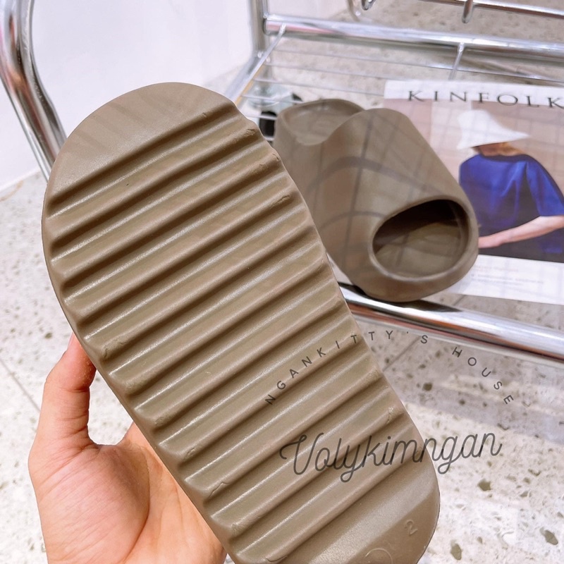 Dép yeeze bánh mỳ