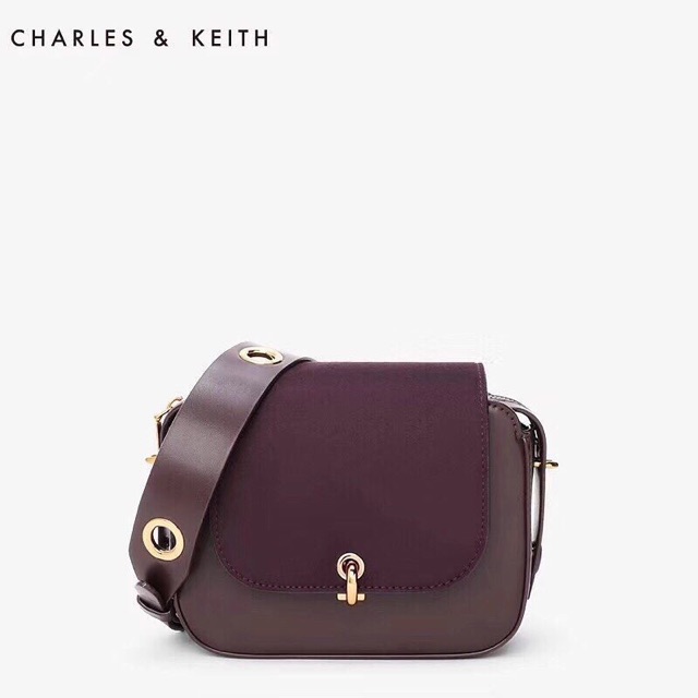 Túi xuất charles keith size 19 cm