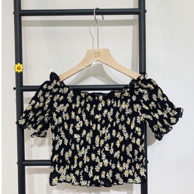 Áo croptop nhún thun trễ vai hoa cúc