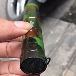 MÓC KHÓA ĐÈN PIN MÀU LÍNH