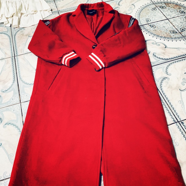 Áo dạ màu đỏ