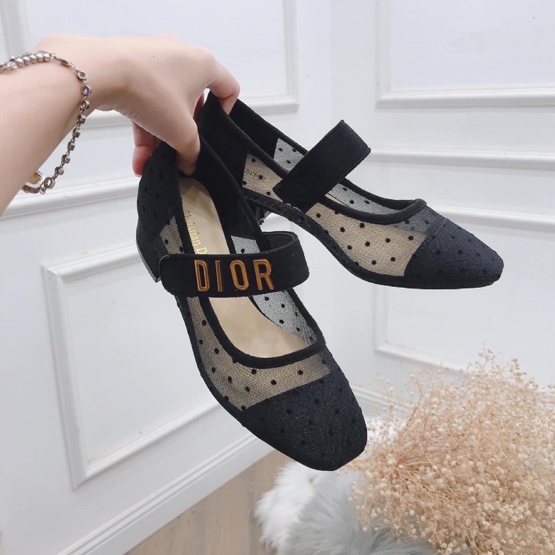 Giày lưới chấm bi Dior