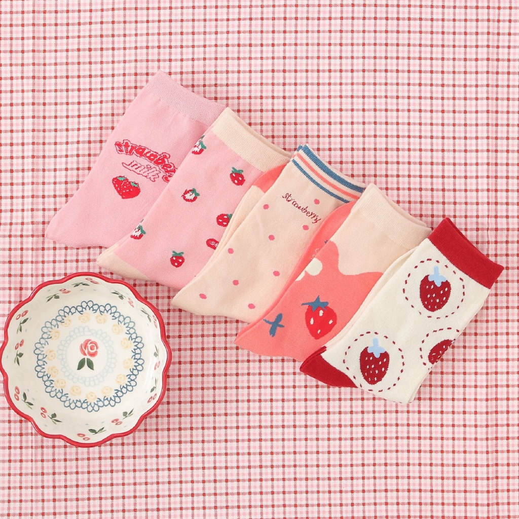 Vớ cotton cổ cao tới giữa bắp chân mềm mại linh hoạt họa tiết dâu tây phong cách Nhật Bản harajuku xinh xắn dành cho nữ
