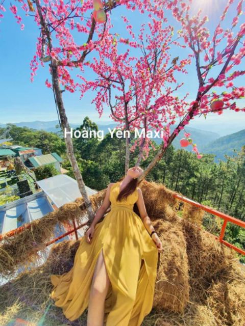 🔴Váy maxi vàng hai dây đan lưng thắt nơ xẻ 2 tà | BigBuy360 - bigbuy360.vn