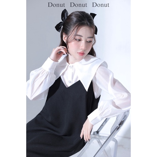 Set váy yếm đen mix áo tơ trắng