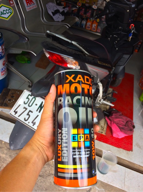 Combo Nhớt XADO LUXURY MOTO RACING OIL 4T 10W-40 Và Xado VitaFlush Súc Động Cơ Siêu Sạch