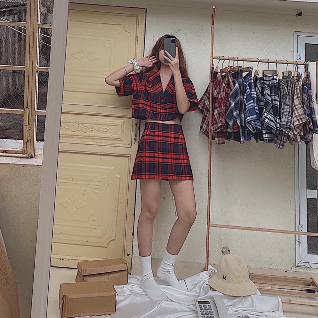 Set vest kẻ đỏ hot trend .