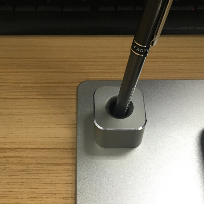 Giá Đỡ Bút Bằng Kim Loại Kiểu Dáng Đơn Giản Sành Điệu