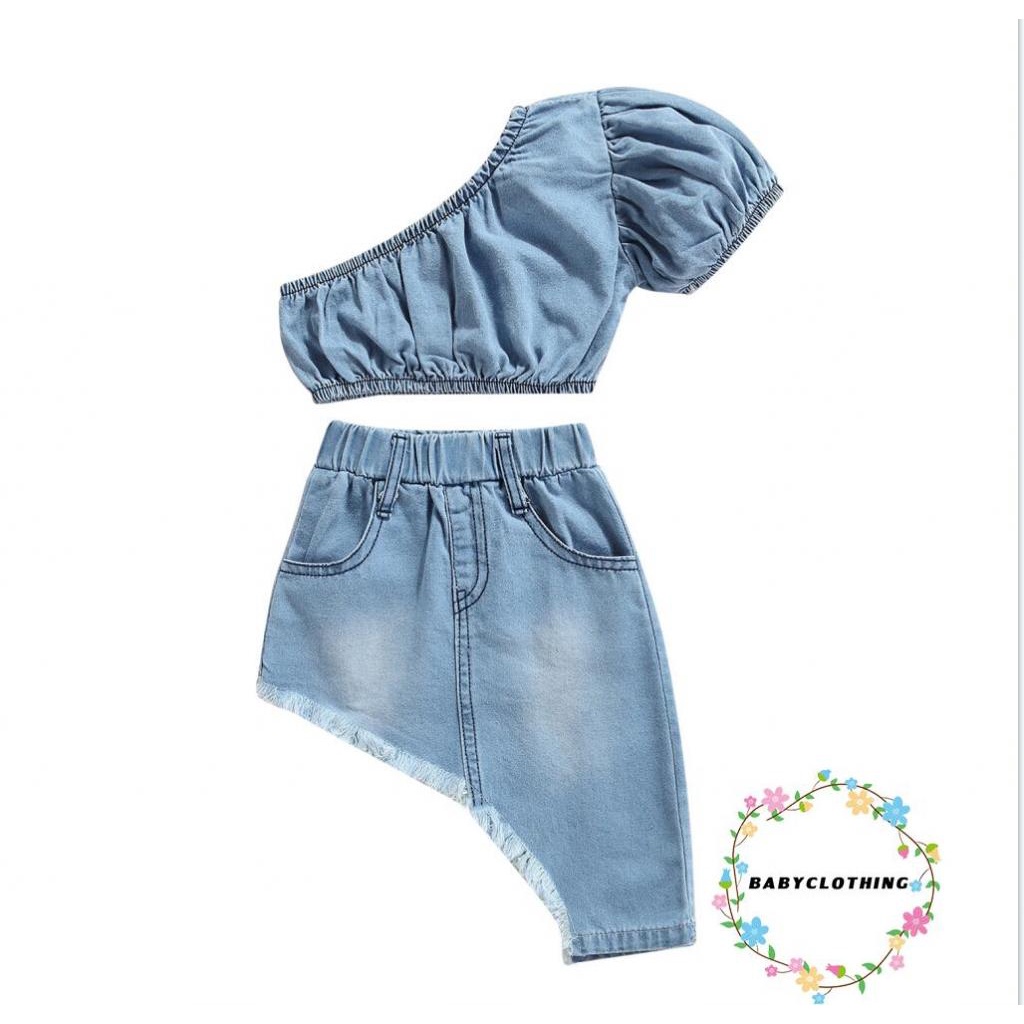 Set áo kiểu croptop denim tay ngắn hở một bên vai và chân váy denim vạt lệch màu sắc thời trang dành cho bé gái