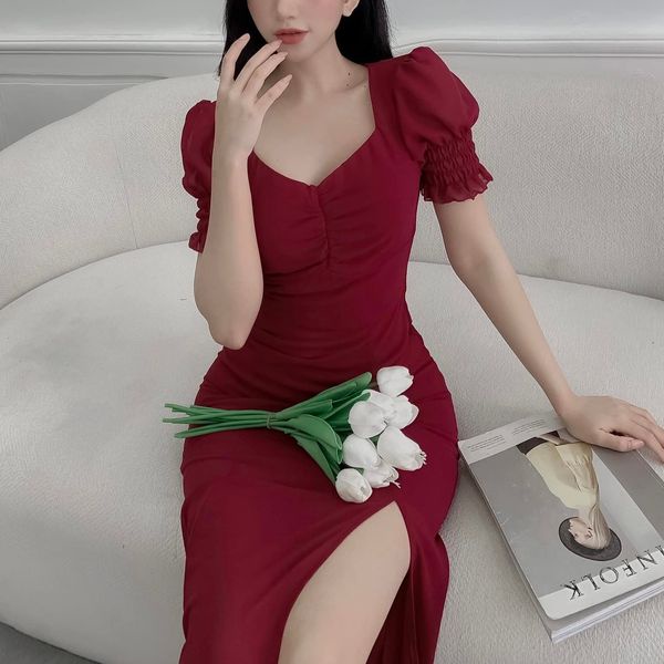Đầm nhún ngực xẻ tà