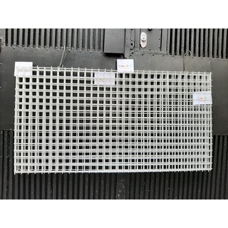 Lưới sắt 50x100 dầy 3.5li, Ô mắt 3cm, sơn tĩnh điện mầu trắng bóng.