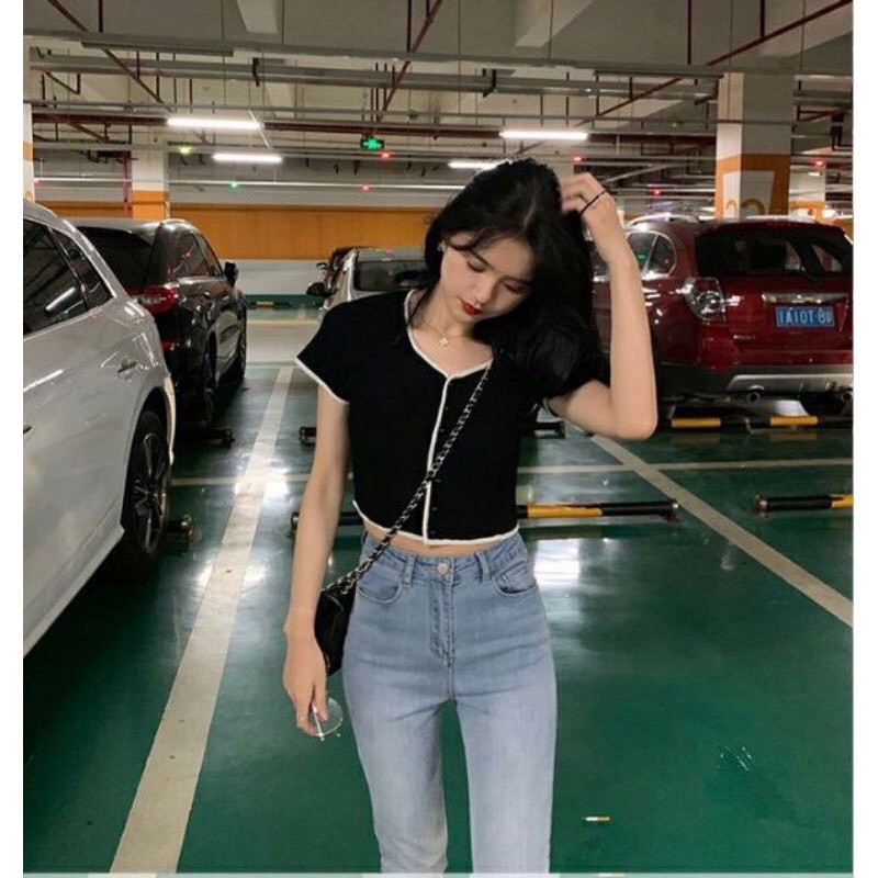 Áo thun Croptop nữ ngắn tay CÀI 5 CÚC phối đen-trắng