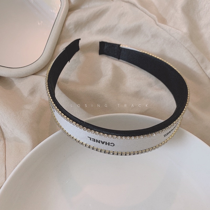 Bờm Chanel gắn đá cực sang bản to