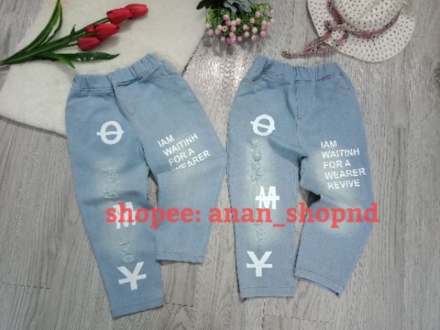 Quần jeans rách chữ IAM cho bé 8-20kg