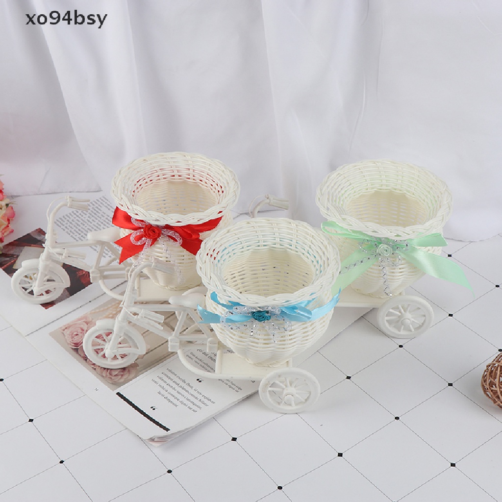 Giỏ hoa xe đạp ba bánh bằng mây trang trí tiệc cưới