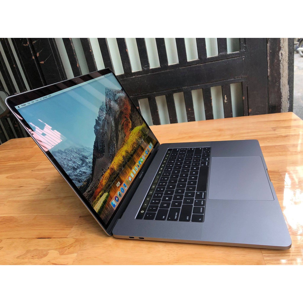 laptop macbook pro Touch Bar 15.4in, MPTR2 , năm 2017 màu Grey.