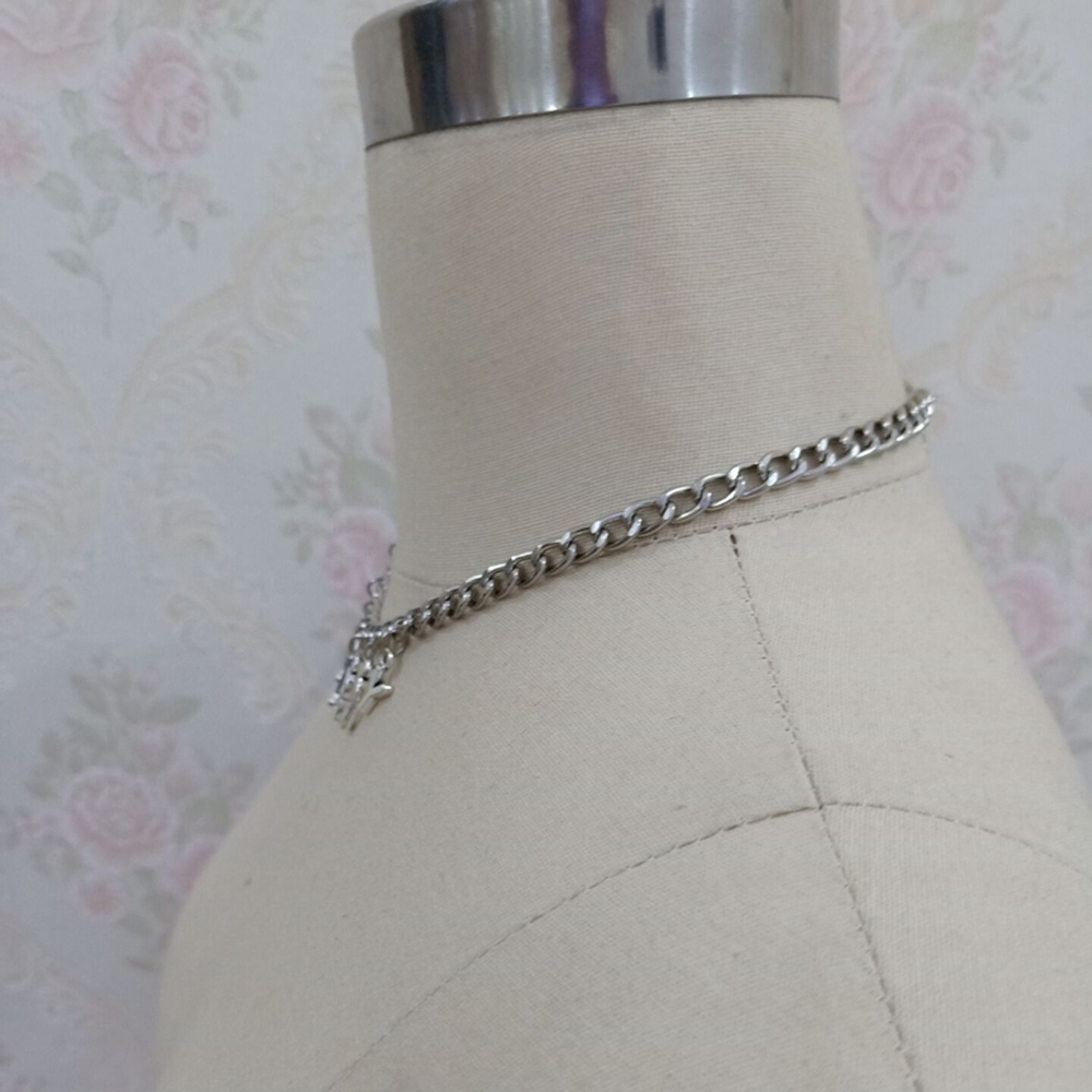 Vòng cổ kim loại thiết kế dây xích mặt chữ &quot;Hell boy&quot; cho nữ